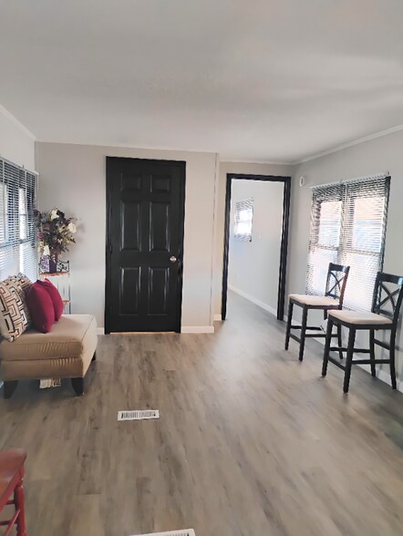 Building Photo - 152 Rainbow Dr