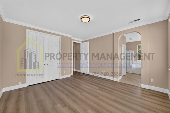 Building Photo - Spacious 3-Bed, 2-Bath Retreat on Charm Way