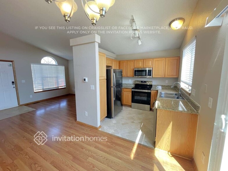 Building Photo - 8736 Greengrass Way