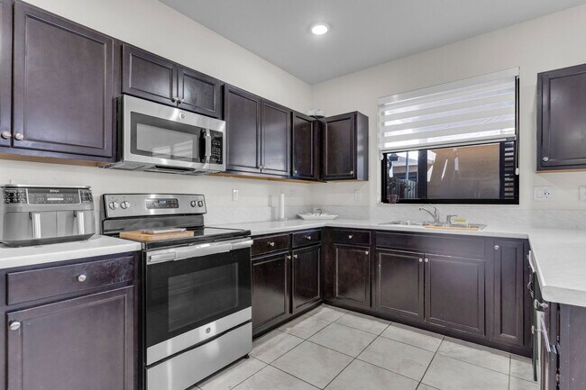 Building Photo - 11413 SW 252nd Ter