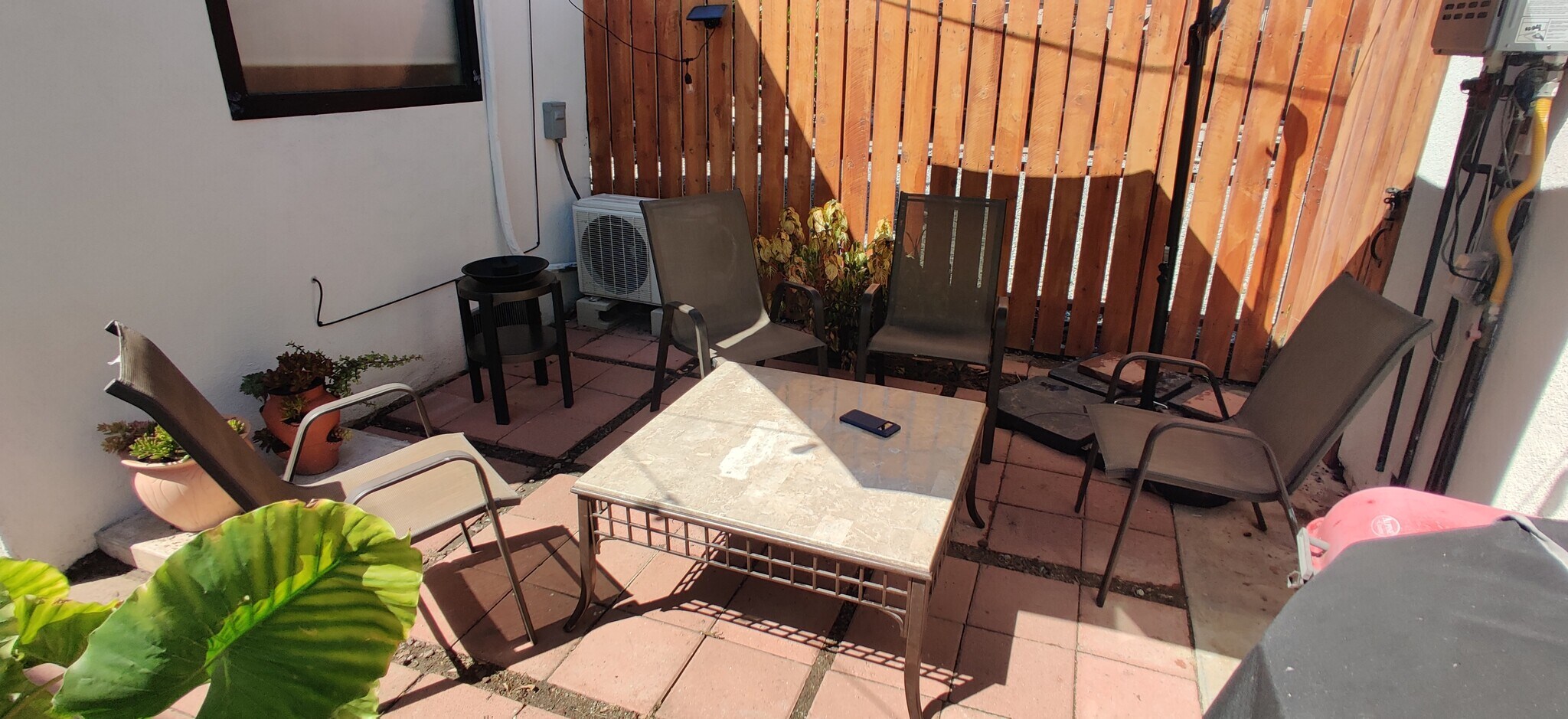 Common Seating Area - 1005 1/2 Calzona St