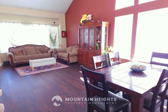 Building Photo - 2096 Rainbow Point Dr