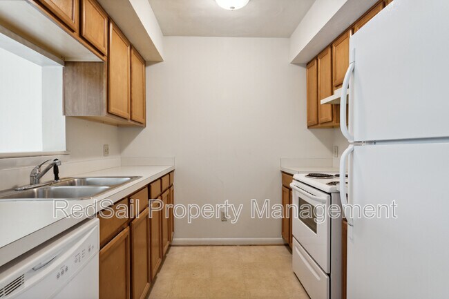Building Photo - 3823 Staffordshire Ln