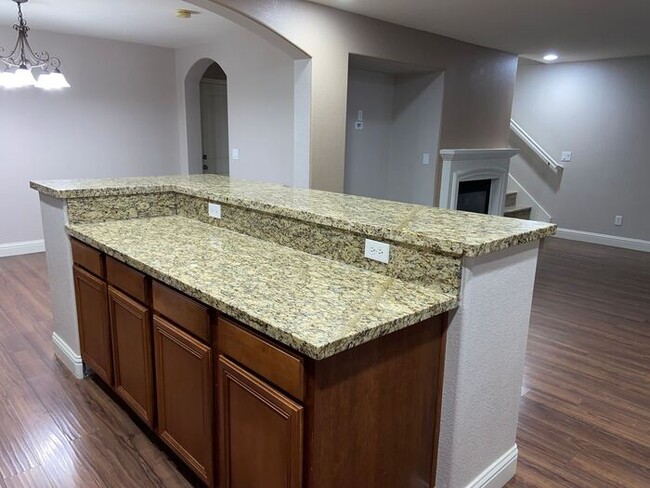 Building Photo - Somersett Reno Home - Walking Trails and t...