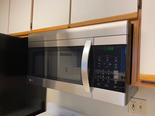Microwave - 480 Bollinger Canyon Ln