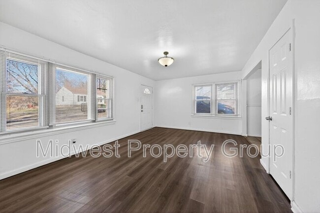 Building Photo - 334 Mueller Ave