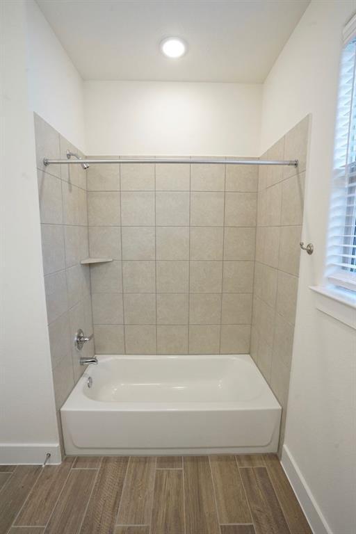 Building Photo - 648 Parkline Dr