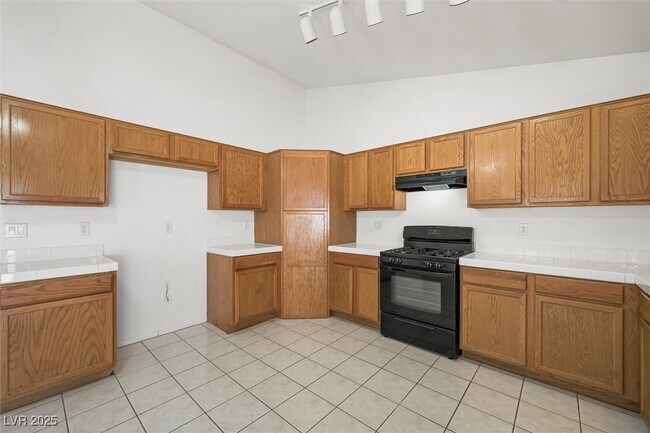 Building Photo - 3641 Yorba Linda Dr