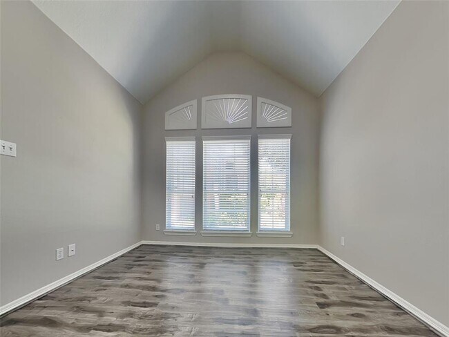 Building Photo - 6855 Tournament Dr