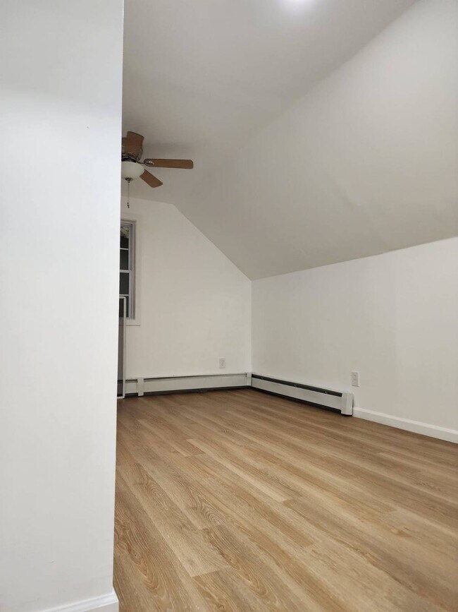 Building Photo - 132 Wepawaug Dr