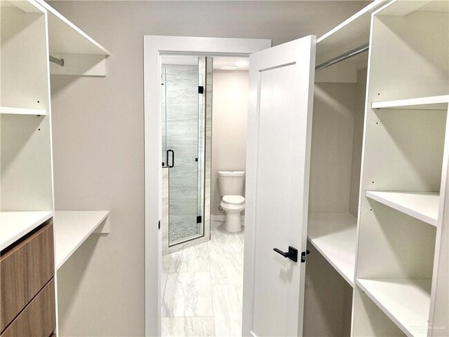 Building Photo - 40 Corales St