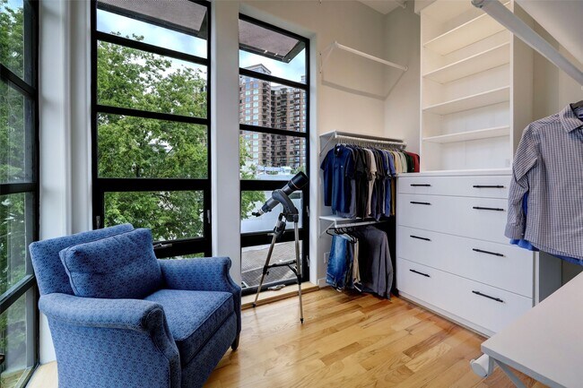 Building Photo - 5002 Milam St