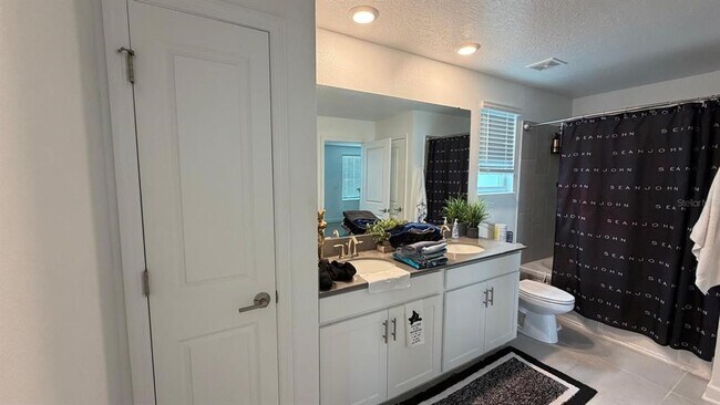 Building Photo - 11200 Listening Dr