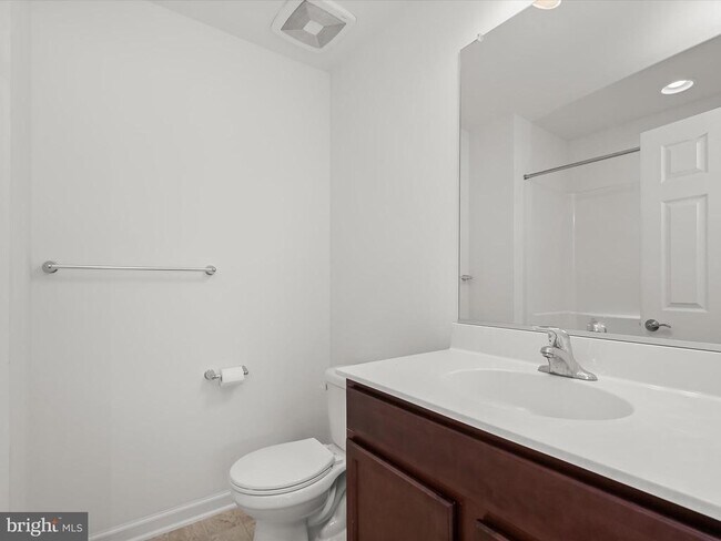 Building Photo - 415 Bodkin St