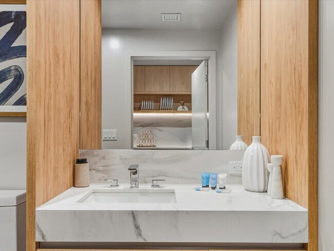 Building Photo - 11 NE 6th St