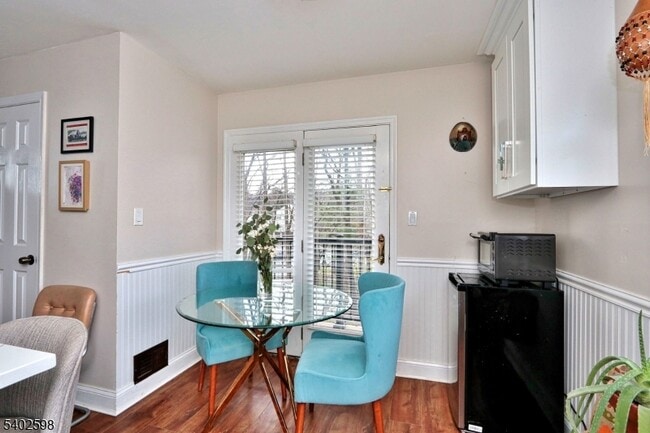 Building Photo - 35 Mews Ln