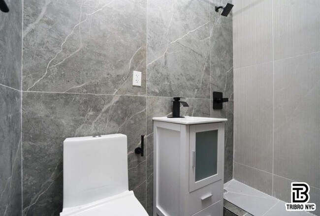 Building Photo - 3 bedroom in RIDGEWOOD NY 11385
