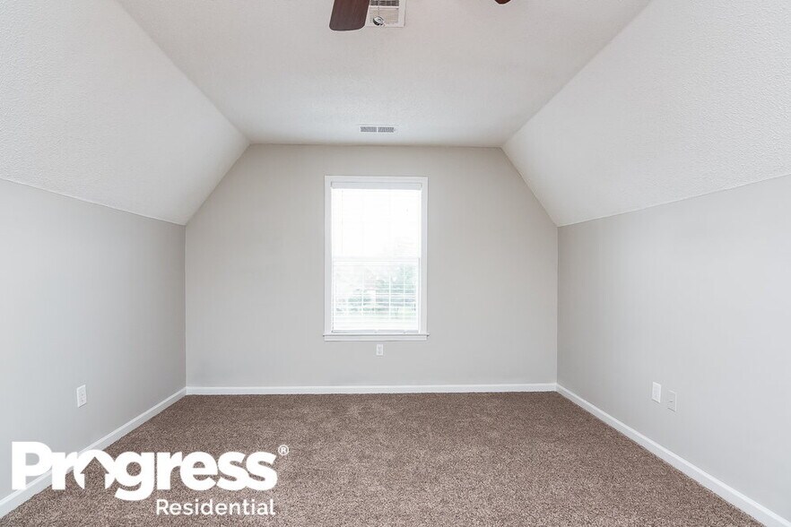 Building Photo - 5695 Kuykendall Dr
