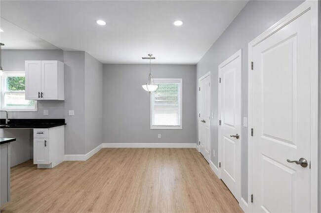 Building Photo - 2203 Wingate St SW