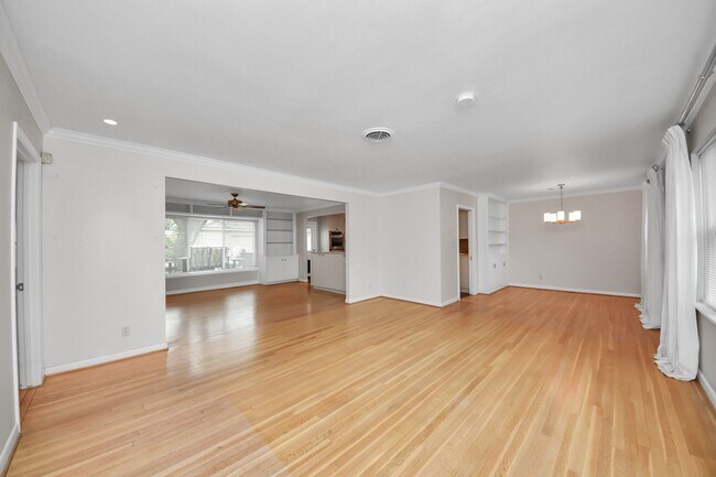Building Photo - 6403 Waltway Dr
