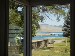 Building Photo - Beach Cottage-Fully Furnished - AVAILABLE JULY 10TH - MAY 15TH 2026