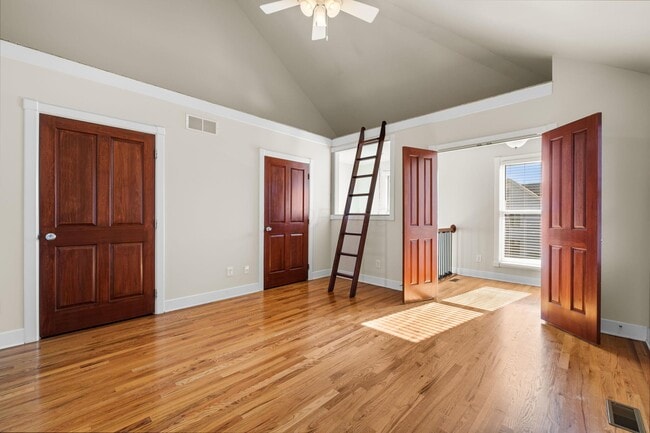 Building Photo - 975 N 6th St