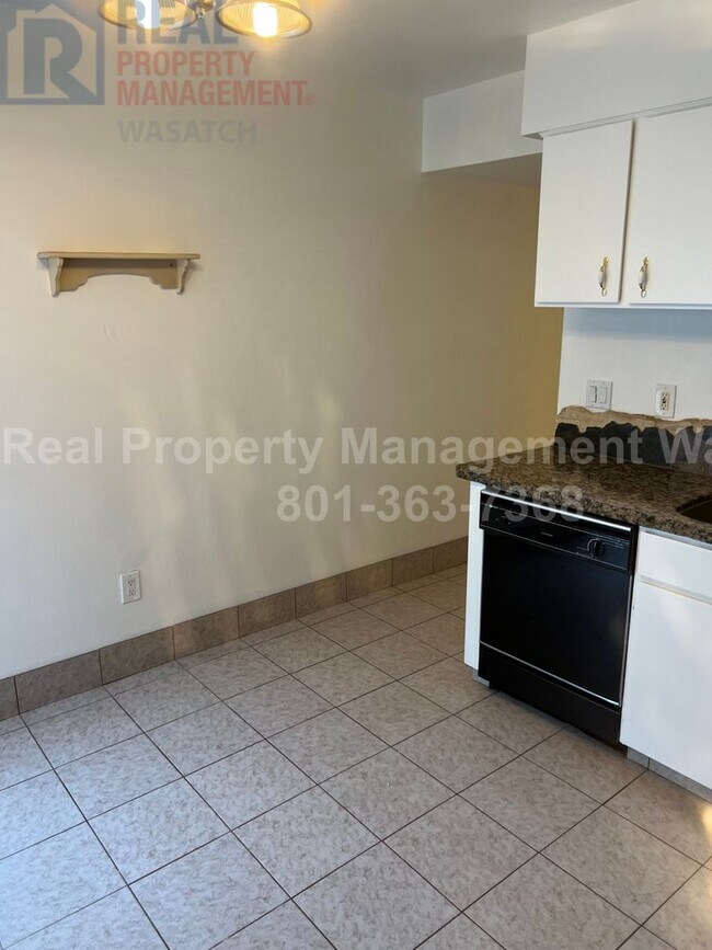 Building Photo - 835 S 835 E