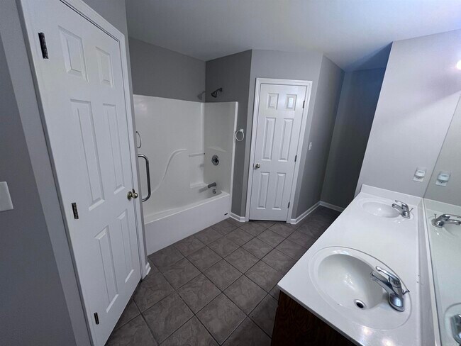 Building Photo - 54 W Plaza Blvd