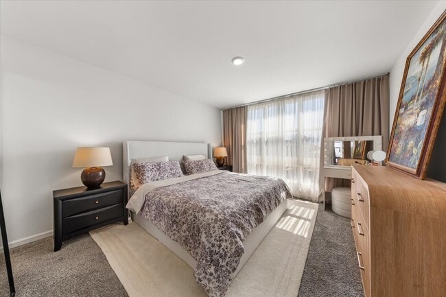 Building Photo - 2217 Venture Dr