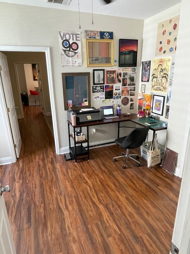Building Photo - Renovated 2BD off St Charles Ave with Laundry