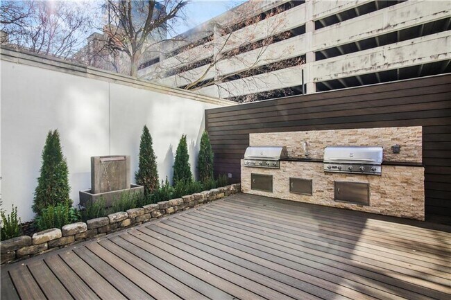 Building Photo - Studio Condo Steps from Piedmont Park!