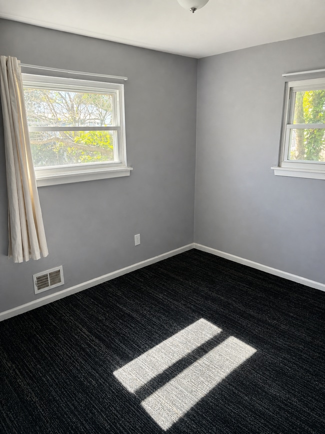 Building Photo - 3 Bedroom Single-Family Ranch Home in Toms River