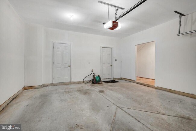Building Photo - 43903 Thorncroft Terrace