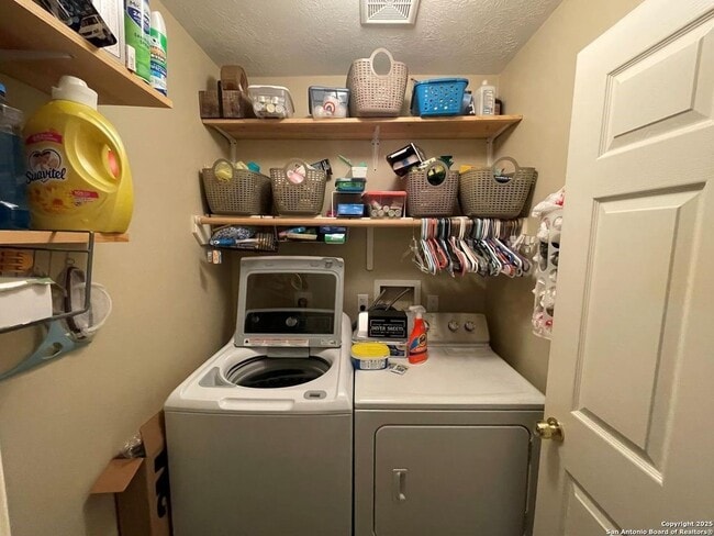 Building Photo - 4210 Field Meadow Dr