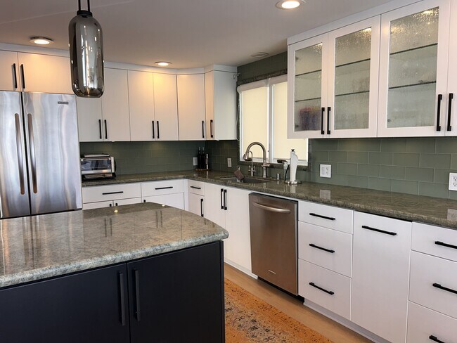 Building Photo - 3740 Ocean Dr