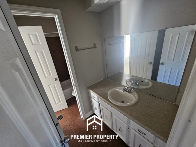 Building Photo - 3951 Silverleaf Rd