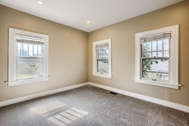 Building Photo - 3 Bedroom single family home in Denver
