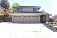 Building Photo - Spacious Beauty with Remodeled Kitchen and...