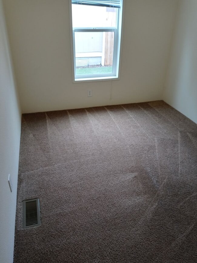 Building Photo - 3bd/2 bath Mobile Home Available now!
