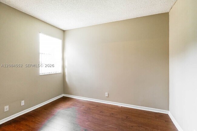 Building Photo - 1136 Sorrento Dr