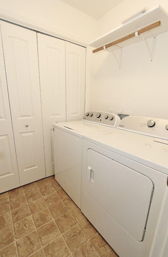 Building Photo - Quaint Cottage-Style Home in SE Boise