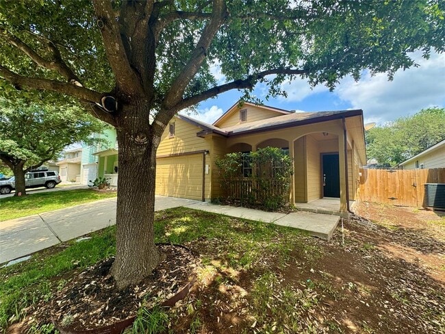 Building Photo - 2110 Charlotte Estates Dr