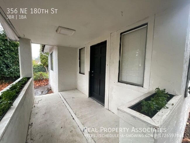 Building Photo - 356 NE 180th St