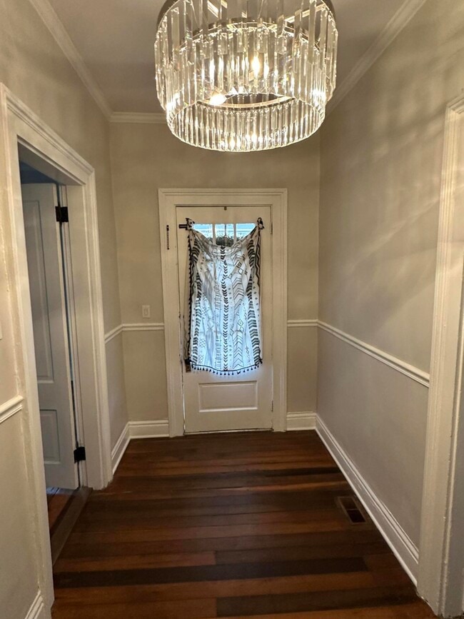 Building Photo - 313 Capital Ave