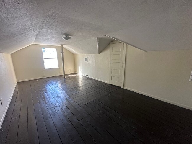 Building Photo - 4008 Beverly Dr