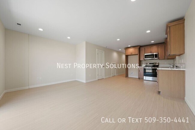 Building Photo - 1613 W Lee St