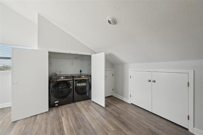 Building Photo - 515 Leffingwell Ave