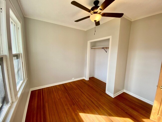 Building Photo - 40 Larchmont Rd