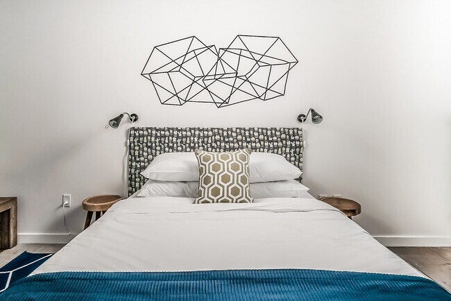 Building Photo - Containers on Grand