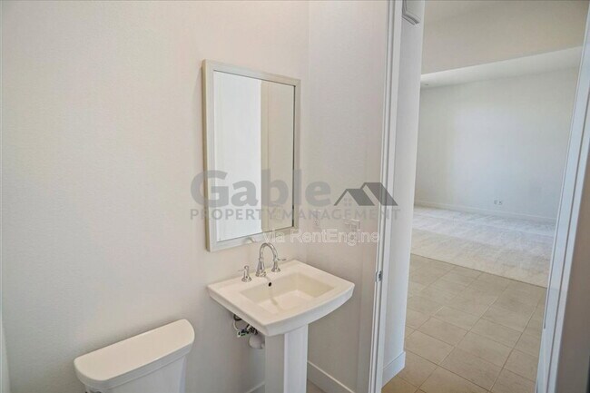 Building Photo - 30000 N Camino los Robles
